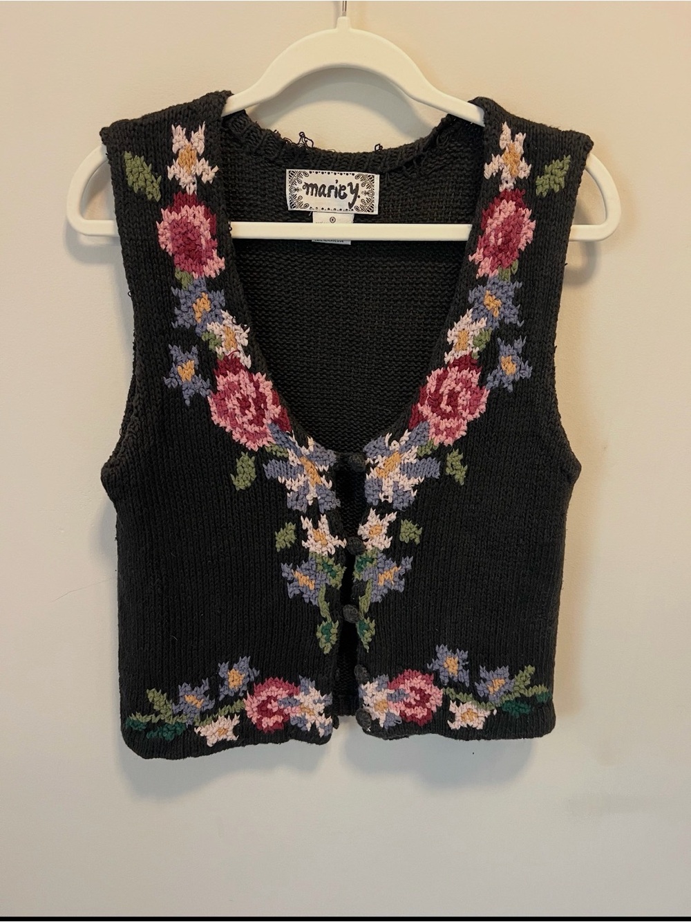 VINTAGE Mariey Floral Knit Sweater Vest